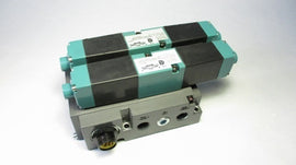 Double Solenoid Valve, 1/4", 5 Port, 3 Pos, 24V